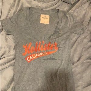 Hollister California 1922 V-line T-shirt